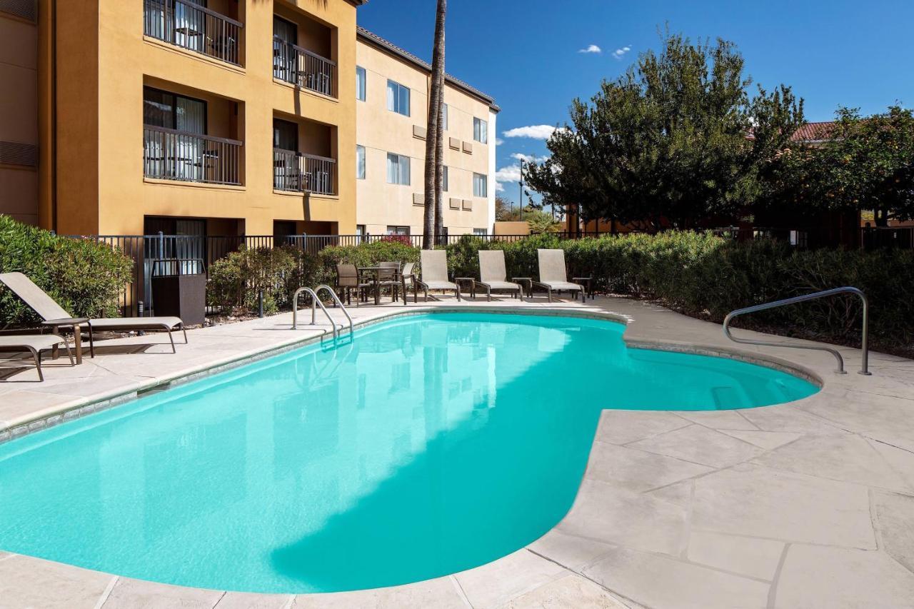 Courtyard By Marriott Tucson Williams Centre Hotel Exterior photo