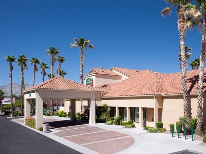 Courtyard By Marriott Tucson Williams Centre Hotel Exterior photo